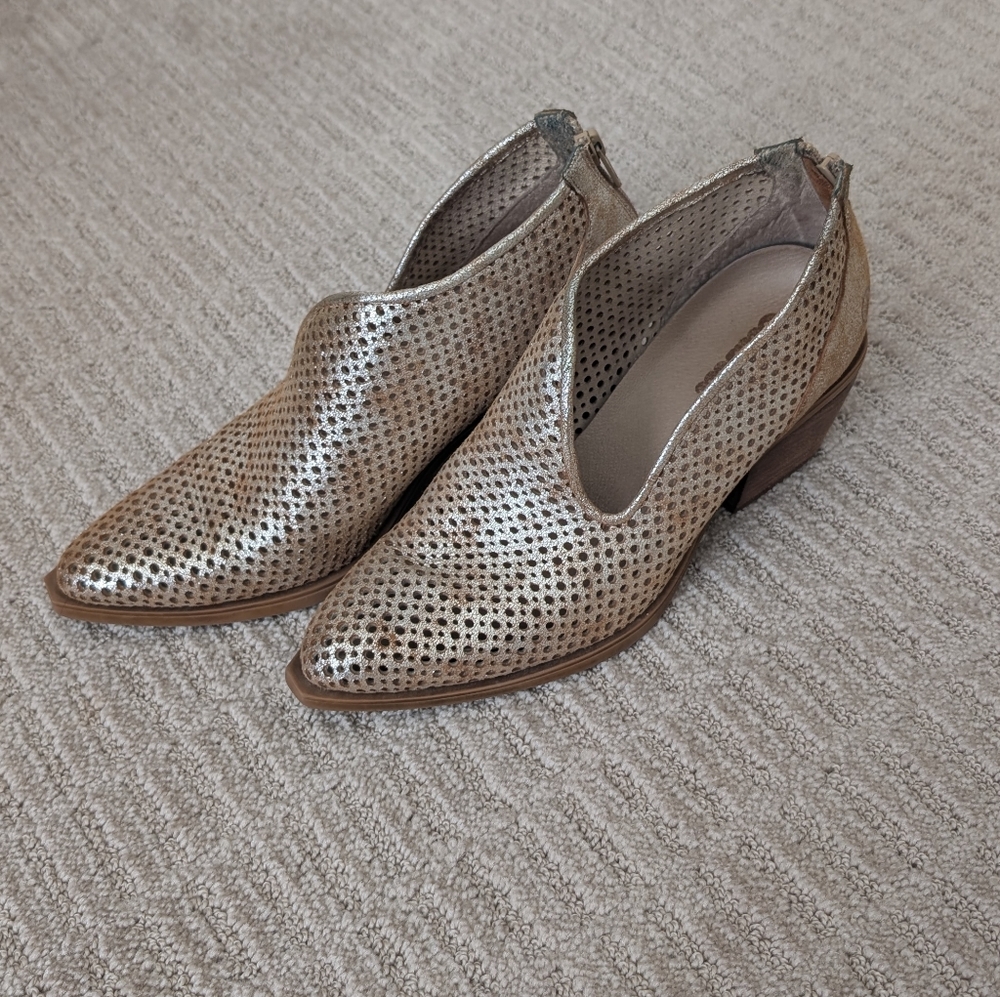 Casta Leather Metallic Perforated Western Ankle‎ Boots Size EU38 - Picture 2 of 8